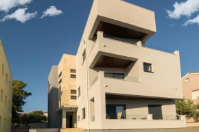 Отель Apartmani Marinović  Задар